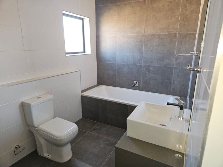 5 Bedroom Property for Sale in Wilkoppies North West